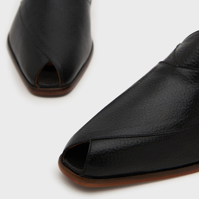 Peshauri | Black Milled Leather